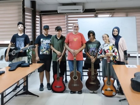 Genclerden gitar kurslarina yogun ilgi